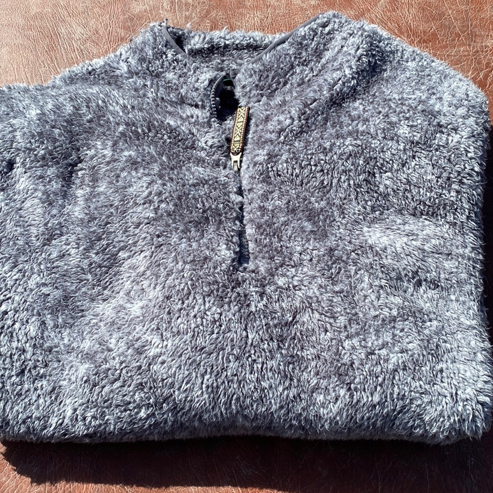 *Never worn!* Super cozy and soft Sherpa pullover